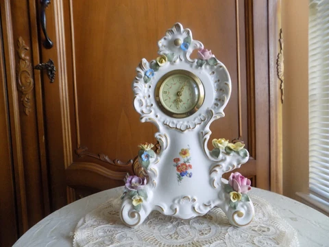 VINTAGE DRESDEN GERMANY PORCELAIN MERCEDES MOVEMENT DESK / MANTEL CLOCK--WIND UP Cover