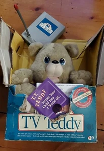 1993 TV Orsacchiotto VINTAGE Televisione Primo Interattivo Amico Parlante VHS  - Foto 1 di 9