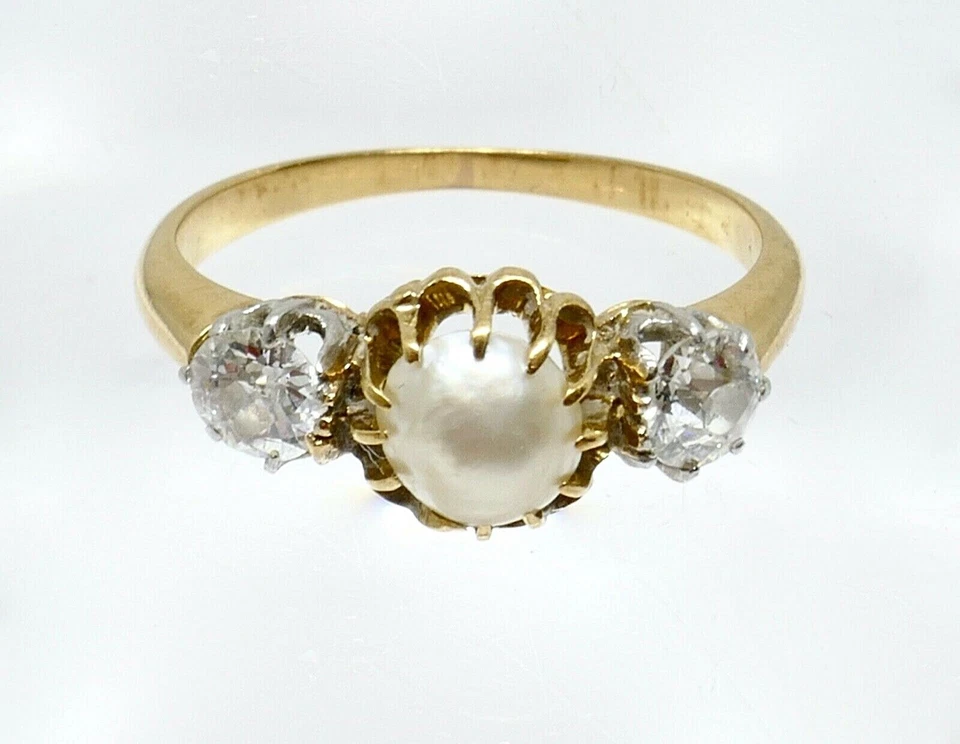 BAGUE OR JAUNE 18K DIAMANTS ET PERLE DE CULTURE BOUTON XIXe - Photo 1/4