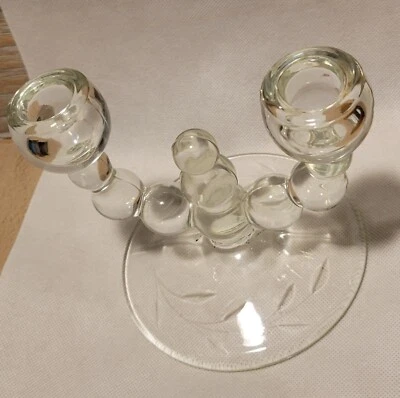 Candelabro de vidrio con hojas impresas Foto 1 de 4