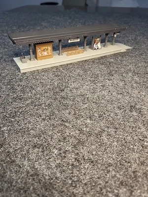 Vollmer Kibri Faller? Plataforma de estación de tren a escala HO totalmente montada  Foto 1 de 4