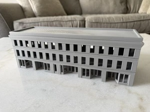 HO Scale Commercial Building With Apartments - 1:87 Gauge - Built And Ready - Picture 1 of 7