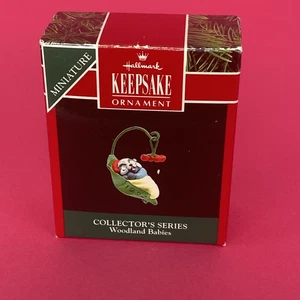 Decorazione natalizia in miniatura Hallmark Keepsake Woodland Babies 1992 nuova con scatola - Foto 1 di 3