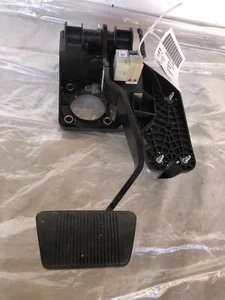 2019 DODGE CARAVAN Floor Brake Pedal With Mounting Bracket Assembly A/T OEM - Picture 1 of 12