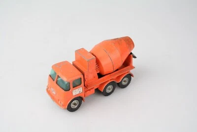 DTE LESNEY MATCHBOX KING SIZE K-13 READYMIX CEMENT TRUCK RED PLASTIC HUBS - Image 1 of 4