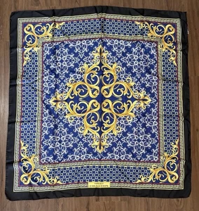 "Auténtica bufanda de seda con patrón barroco dorado azul negro colección Versace 35""" - Imagen 1 de 12