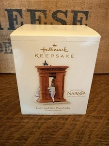 Hallmark Keepsake Disney Narnia Lucy & the Wardrobe 2006 adorno de Navidad - Imagen 1 de 8
