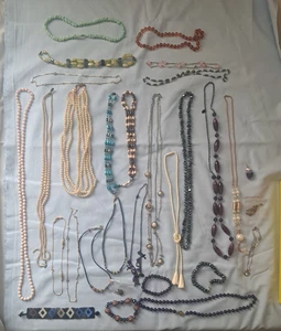 Modeschmuck, Konvolut von 30 Ketten, verschieden, u. a. Magnetketten, Amethyst. - Bild 1 von 4