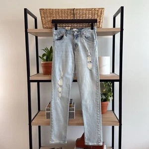 NWT Levi's Girlfriend Mid-Rise Distressed Light Wash Jean, 14 Reg - Picture 1 of 9