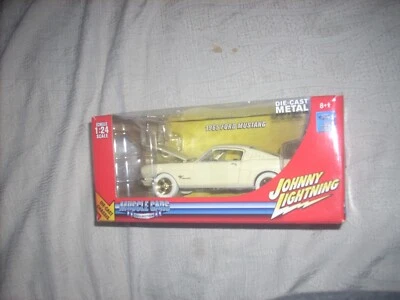FORD MUSTANG 2+2 FASTBACK WHITE LIGHTNING JOHNNY LIGHTNING '65, SELLADO, ¡RARO!! Foto 1 de 4