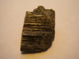 Epidote Crystals Mineral Specimen From Mount Isa Qld 29.5 grams Natural - Picture 1 of 5