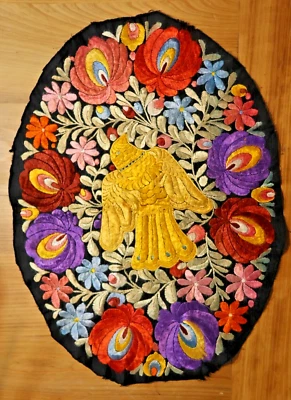 Panel bordado Matyó húngaro vintage | Arte popular cosido a mano con pájaro Foto 1 de 4