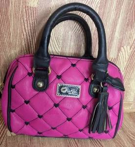 Bolso Mini Barril Luv Betsey Johnson Rosa Negro Acolchado Corazones Borla Arco - Imagen 1 de 9