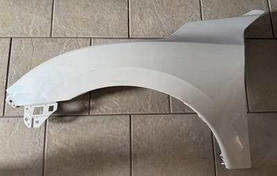 Guardabarros izquierdo Honda Civic Sport 2017-2021 lado del conductor original blanco/peral Foto 1 de 4