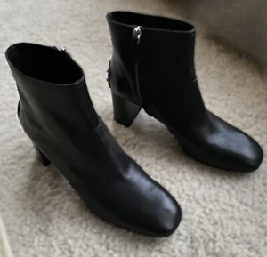 Tod's Ankle Boots Black Leather Silver Tone Side Zip EU Size 40/US 9-10? NWOB - Picture 1 of 8