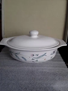 PFALTZGRAFF APRIL 1.25 Qt Covered Oval Casserole Dish 11" x 6.75" x 3.25" - Picture 1 of 13