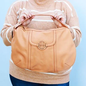 NWT Tory Burch Amanda Crossbody Hobo Aged Vachetta $525+ - Picture 1 of 10