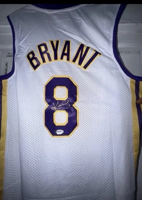 BLACK MAMBA FRIDAY !!  KOBE PSA SIGNED MITCHELL & NESS LAKERS THROWBACK JERSEY - Image 1 of 4