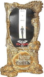 1998 McFarlane Movie Maniacs The Crow Brandon Lee Filmplakat Display Ständer - Bild 1 von 1