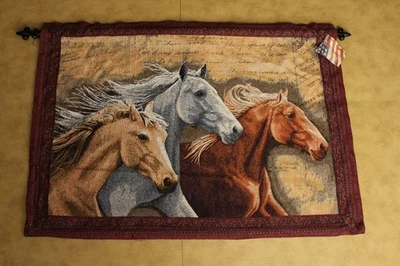 Tapiz de caballos colgante de pared equino decoración del hogar con varilla decorativa negra HECHO EN EE. UU. Foto 1 de 4