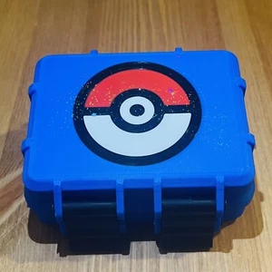 Pokemon Kartenhalter, Box, Hülle; Glitzer Cover/Finish, fasst rund 100 Karten  - Bild 1 von 7
