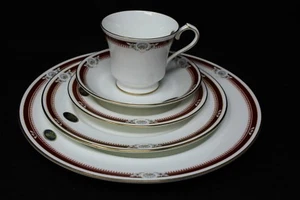 Aynsley "South Pacific" Maroon - Sea Shell Border, Gold Trim, 5 pc place setting - Picture 1 of 7