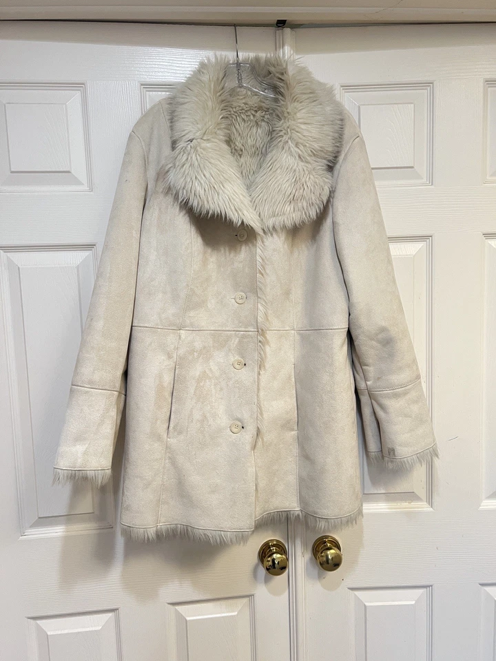 Abrigo beige imitación gamuza piel ribete botón delantero para mujer grande invierno cálido Foto 1 de 4