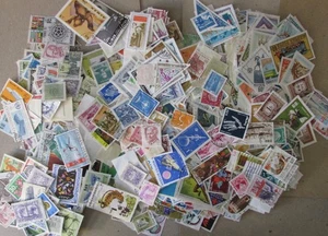 Worldwide Stamps lot. Mixed lot of 1100 different off paper stamps. Lot 250205 - Picture 1 of 13