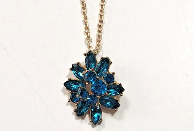 Delicado Collar Colgante Azul Teal Estrás Racimo Tono Dorado Art Nouveau Belleza Foto 1 de 4