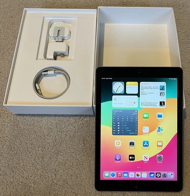 Apple iPad 6th Generation Gen 32GB Grey WiFi excellent condition with fault - Image 1 of 4