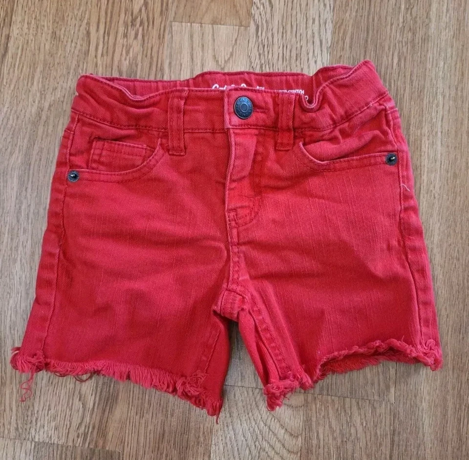 Shorts jeans midi Cat & Jack meninas vermelho super elástico corte cru XS 4-5 - Imagem 1 de 4