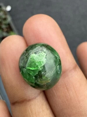 23.8 Ct Natural Tsavorite Garnet Cabochon - Image 1 of 4