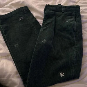 Vineyard Vines Boys Pants Size 12 Green Corduroy W/whales/snowflakes - Picture 1 of 5