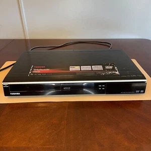 Grabadora de DVD 1080p Toshiba DR430KU, entrada DV, HDMI probada sin control remoto - Imagen 1 de 12