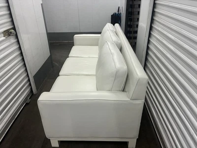 Sofá de cuero Foto 1 de 4