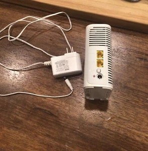 AT&T Wi-Fi Extender Model: Air 4921 w/Power Adaptor - Photo 1/2