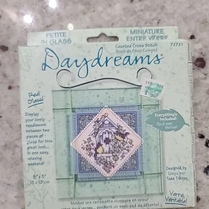 Dimensions Daydreams Kreuzstich Set Petite in Glas Miniatur Vogelhaus Vogel - Bild 1 von 6
