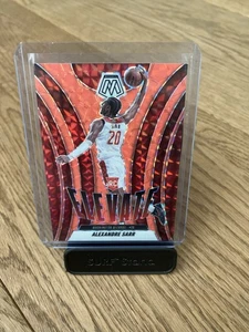 2024-25 Panini Mosaic - Elevate Alexandre Sarr #7 Fluorescent Red Prizm /75 (RC) - Bild 1 von 2