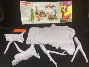 Vintage 1971 Aurora Prehistoric Scenes Tar Pit Base Only Model Kit - Picture 1 of 8