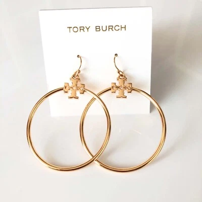 Auténticos pendientes colgantes de aro con logotipo en T apilados de oro rosa de Tory Burch de 1,5" en tarjeta con bolsa Foto 1 de 4
