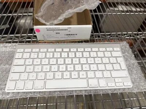 Teclado Inalámbrico Apple con Bluetooth A1314 MC184LL/A, Plateado - Imagen 1 de 1