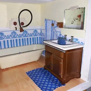 Puppenstube Badezimmer aus Holz mit Püppchen - Bild 1 von 7