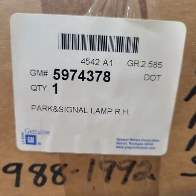 Pontiac Lemans R.H. 1988-1992 lámpara de estacionamiento y señal G.M. #5974378 Foto 1 de 4