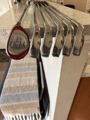 Top para hombre diestro Flite XL+, 5h, hierros 6-9, W, R Flex (6 clubes) Foto 1 de 4