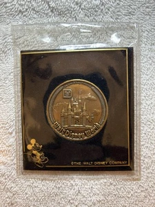 DISNEYLAND Coin Token Medallion 5 LANDS & MAIN STREET Walt Disney Vintage Bronze - Picture 1 of 2