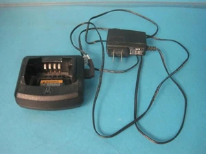 Motorola Standard Charger RLN6175A w/ AC Adapter Cable - Picture 1 of 14