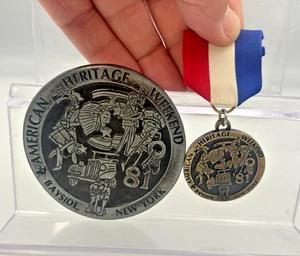 Lote de medallón y metal American Heritage Weekend Bayside New York 1981 - Imagen 1 de 6