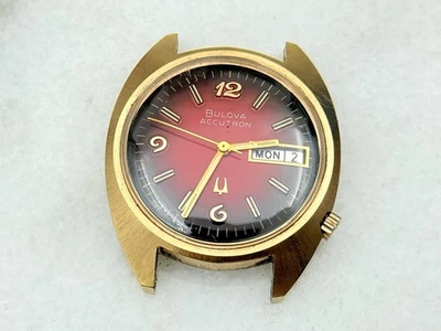 Orologio Uomo Bulova Accutron 2182 1973 Quadrante Vino Rosso Acciaio Inox 36mm - Immagine 1 di 4