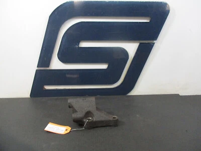 Infiniti J30 1995 - VG30DE - Soporte superior de montaje del alternador Foto 1 de 4