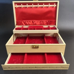 Joyero Crema Mele & Co Forro Terciopelo Rojo 3 Niveles Bandeja Cajones Ganchos MCM De Colección - Imagen 1 de 14